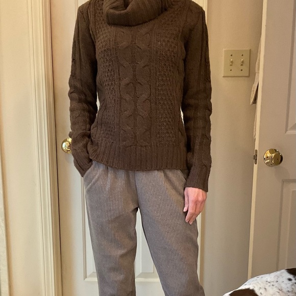 XXI Cable-knit Turtleneck Sweater, Brown, Size Medium - Picture 7 of 8